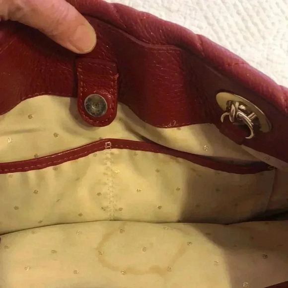 Kate Spade Quilted Gold Coast Maryanne red leather bath with gold hardware. - Picture 9 of 12